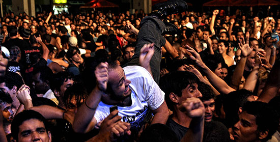 Público no show do Ratos de Porão