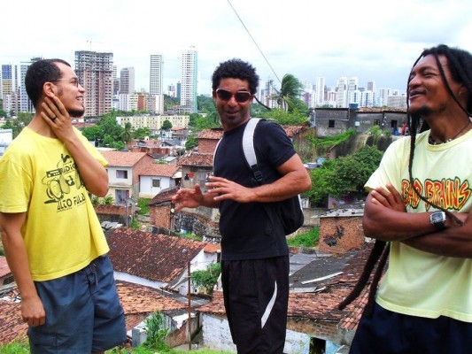 Tapa na Orelha - A função da crítica e o chororô das bandas devotosnaorelha-533x400-1
