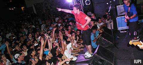 Iupi no show com Rufio (junho/2006) Iupi no show com Rufio (junho/2006)